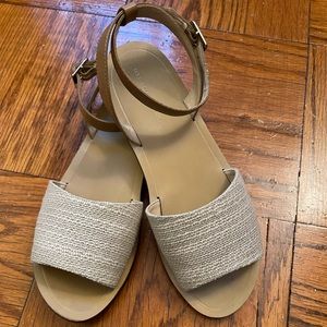 ~ SOLD ~ Steve Madden Roberta Beige Sandal Sz 9M